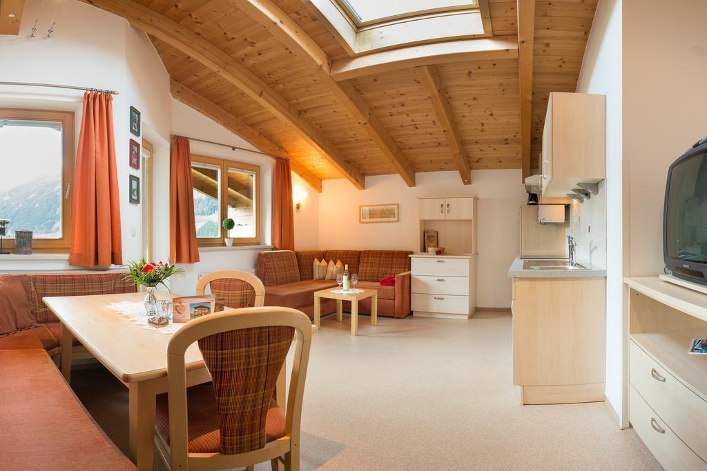Haus Fernblick Hotel Neustift im Stubaital Ruang foto